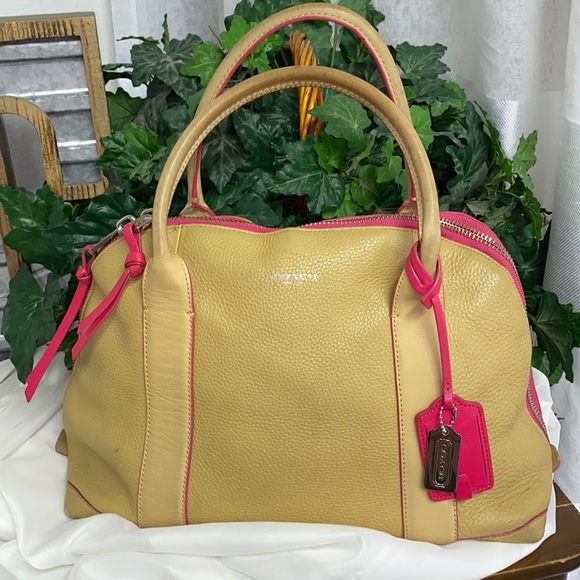 Coach Handbags - Coach Handbag 👜